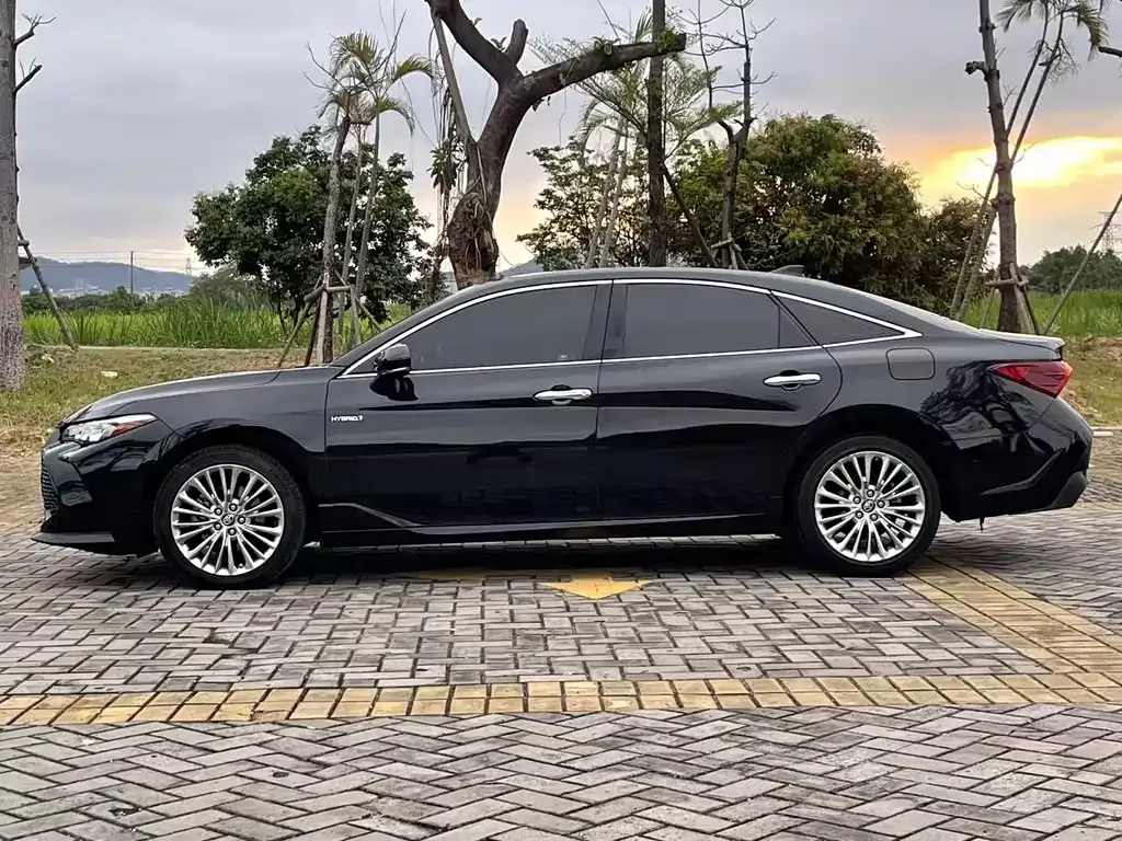Toyota Avalon — фото 2