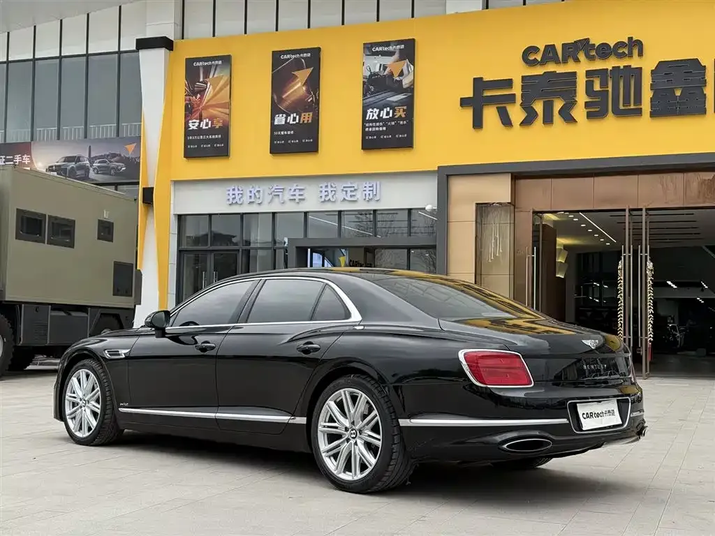 Bentley Flying Spur — фото 3