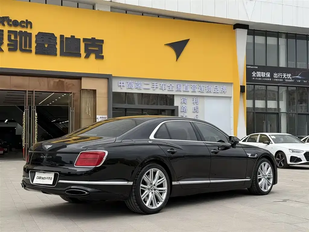 Bentley Flying Spur — фото 9