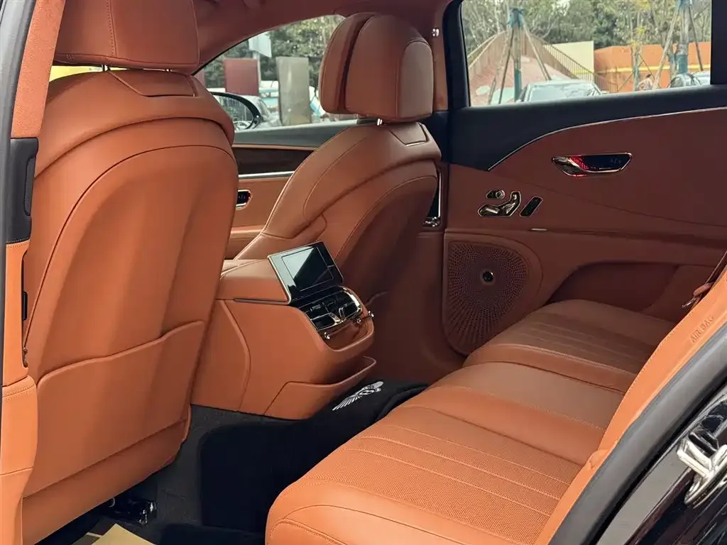 Bentley Flying Spur — фото 8
