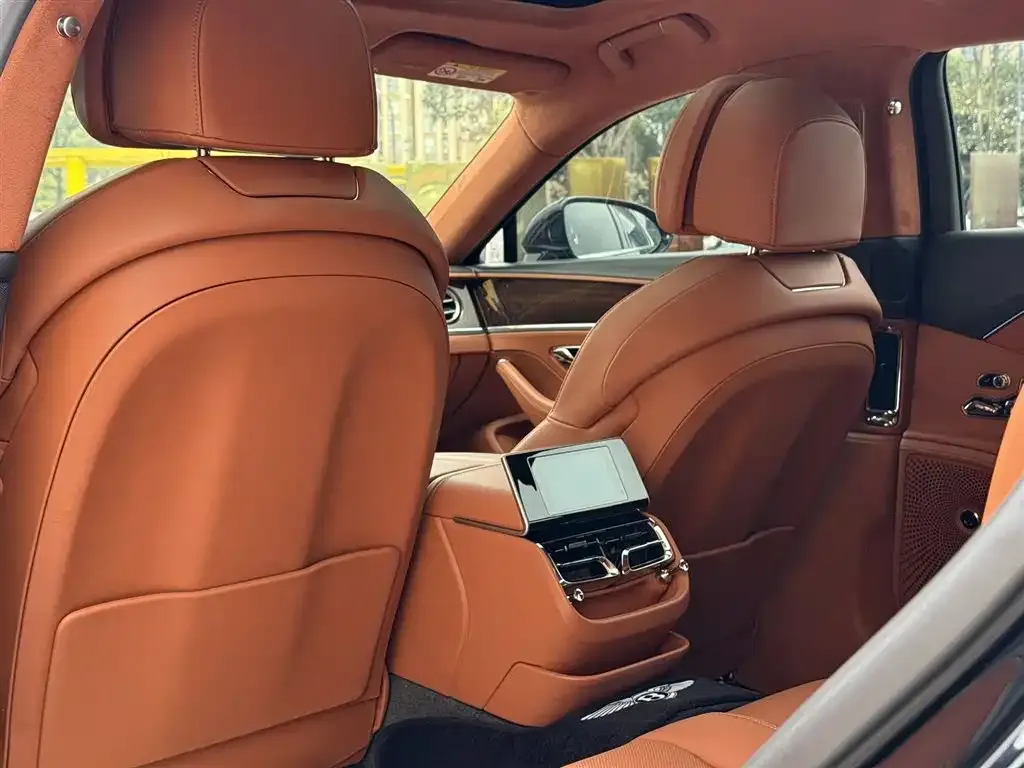 Bentley Flying Spur — фото 7