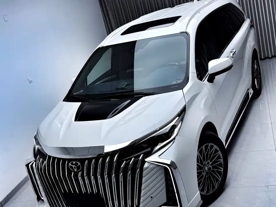 Toyota Granvia — фото 1