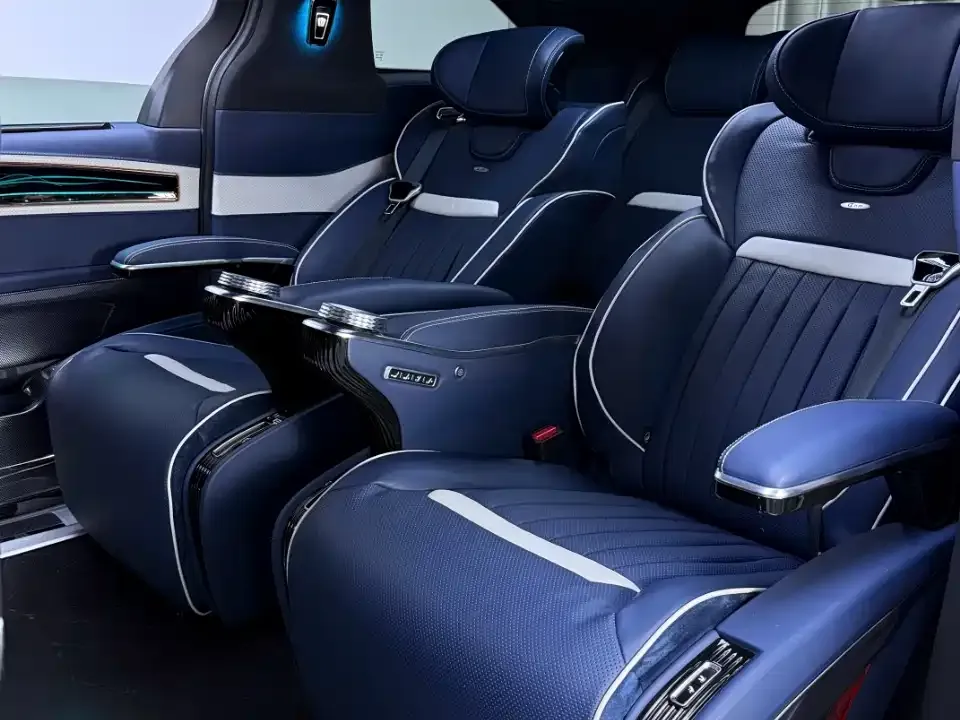 Toyota Granvia — фото 9