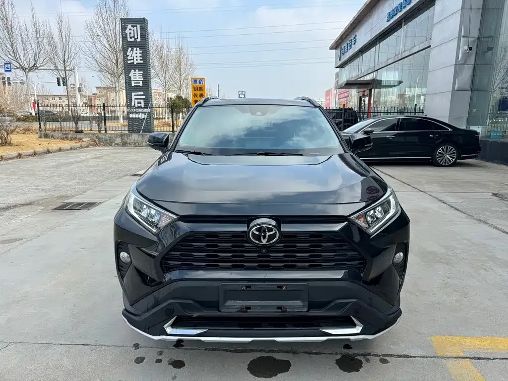Toyota RAV4 — фото 6