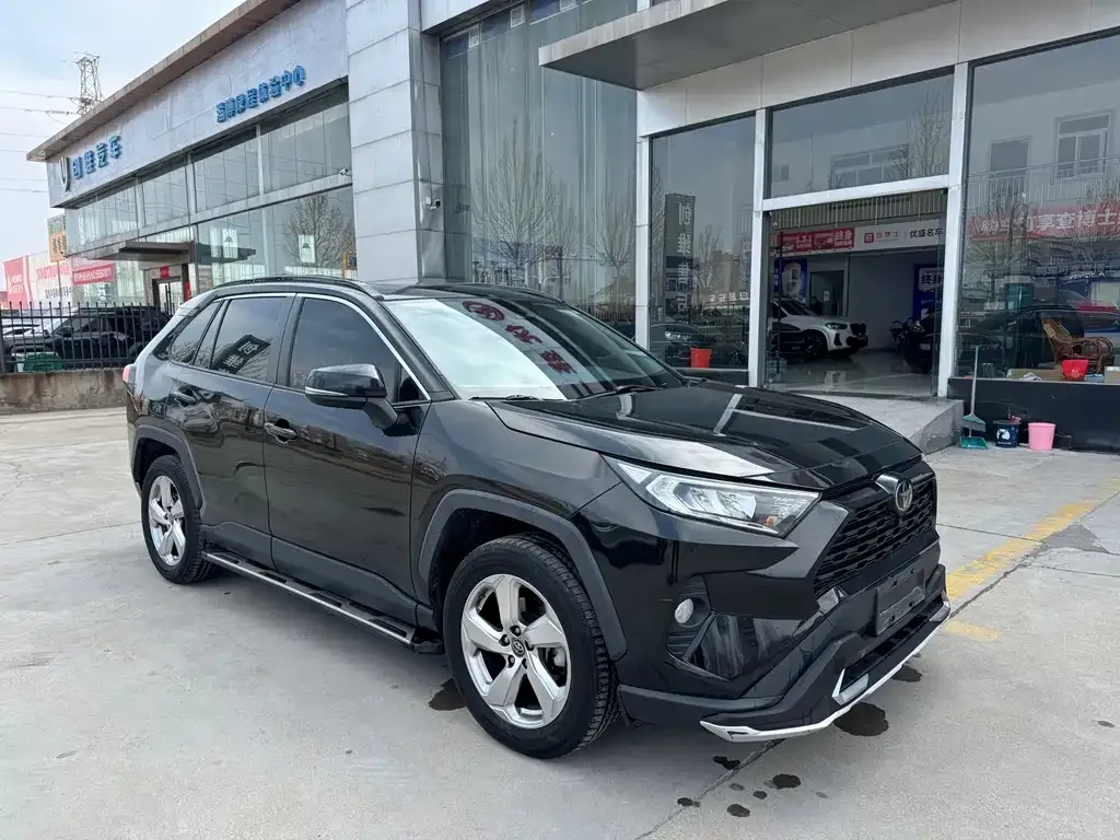 Toyota RAV4 — фото 3