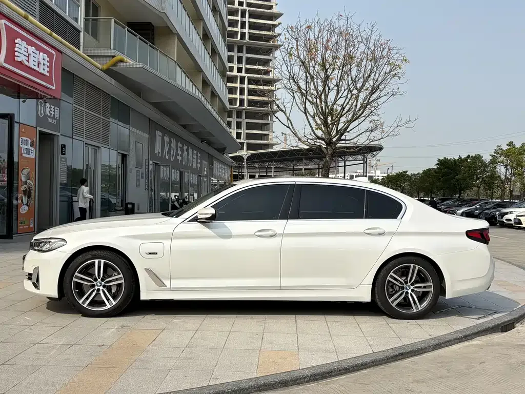 BMW 5 Series New Energy — фото 6