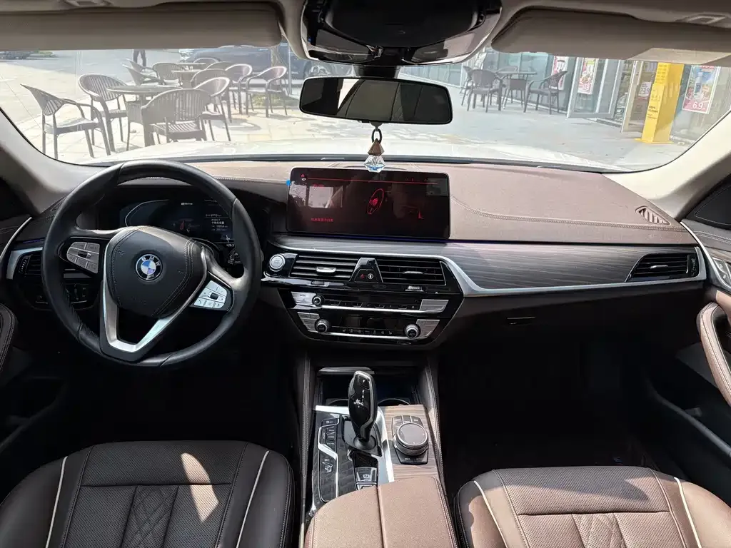 BMW 5 Series New Energy — фото 8