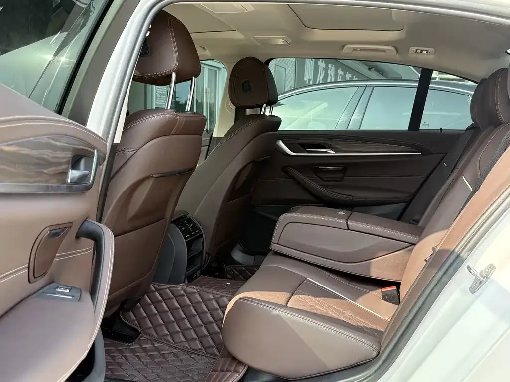 BMW 5 Series New Energy — фото 9