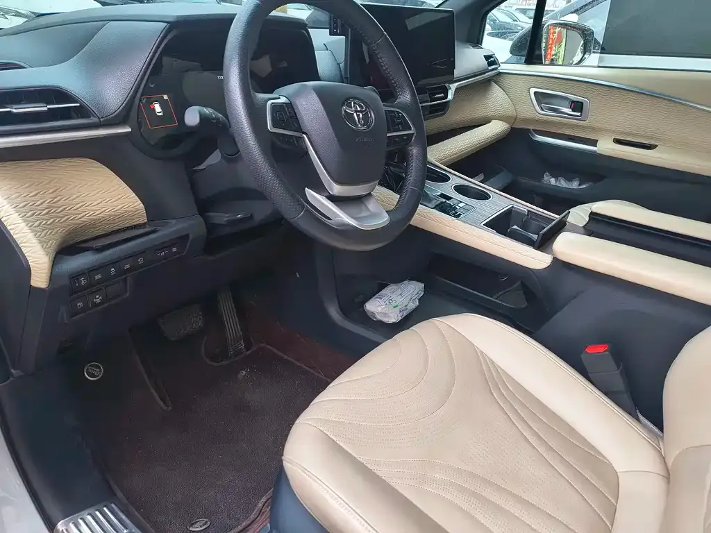 Toyota Granvia — фото 6
