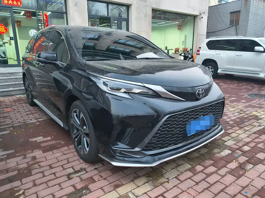 Toyota Granvia — фото 10