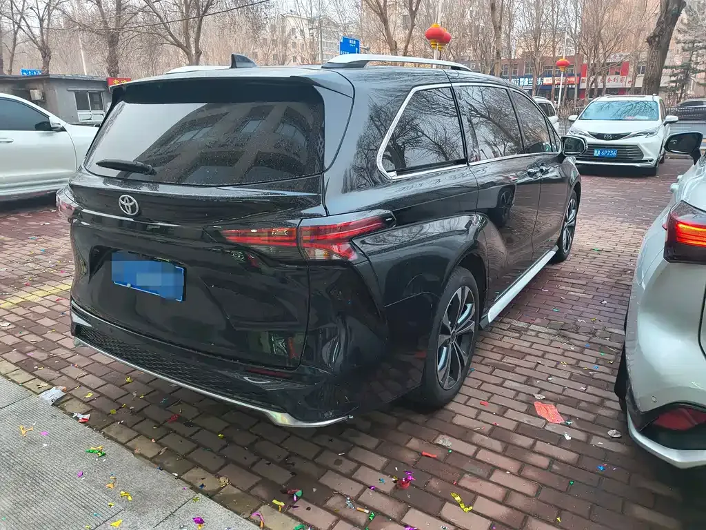 Toyota Granvia — фото 5