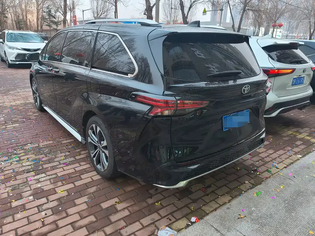 Toyota Granvia — фото 9