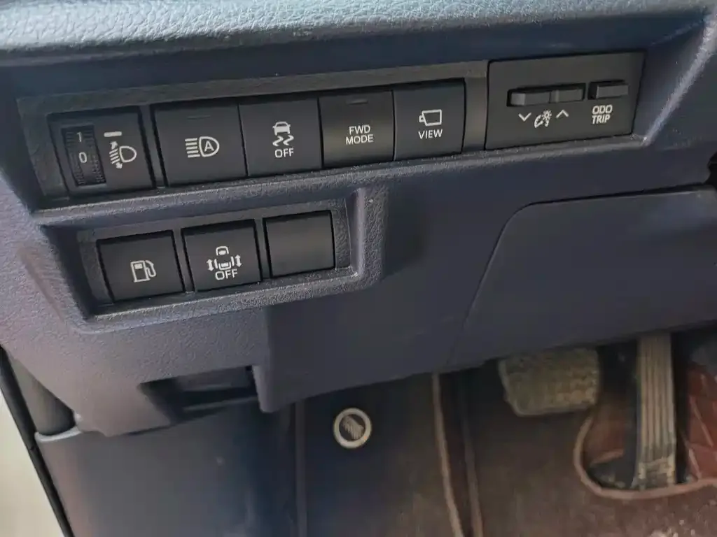 Toyota Granvia — фото 2