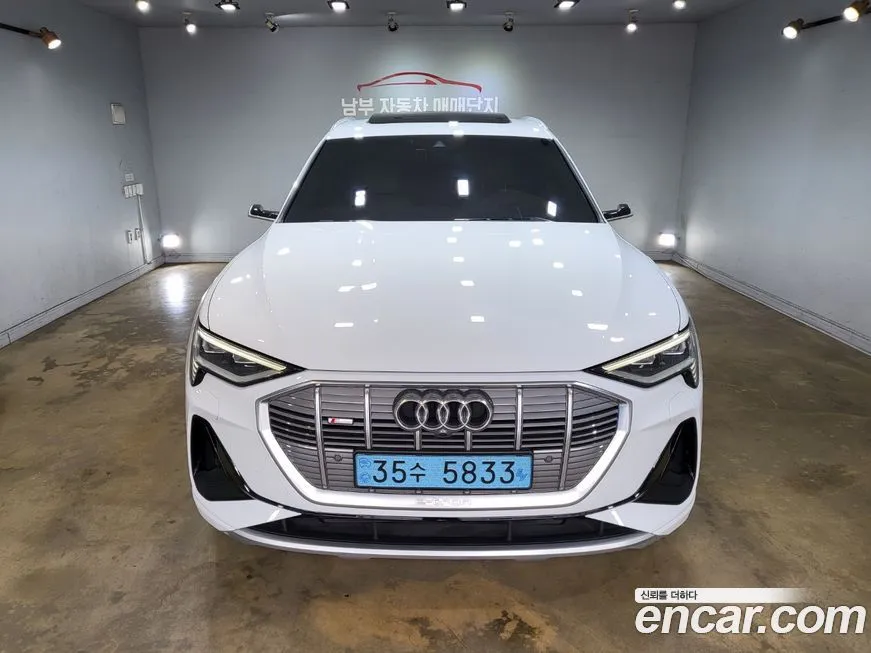 Audi e-tron — фото 5