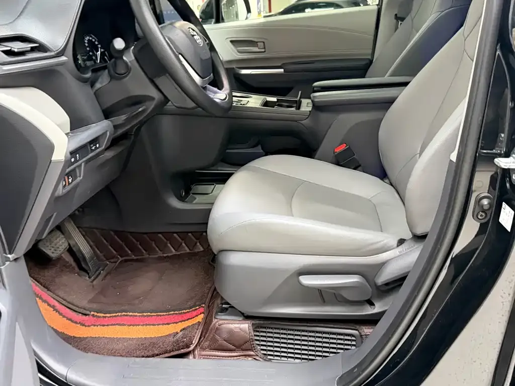 Toyota Granvia — фото 10