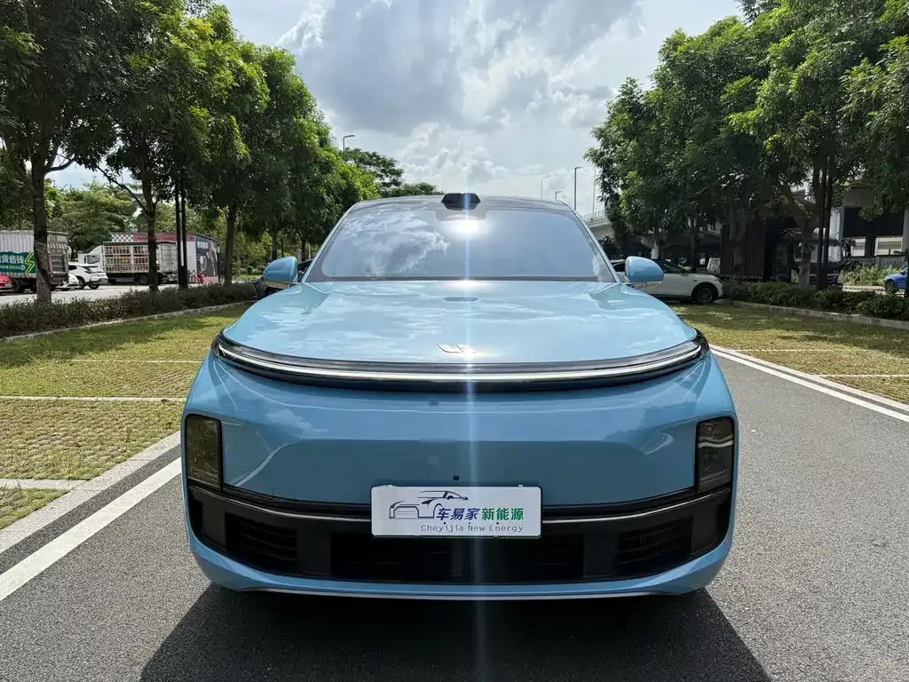 Li Auto L8 — фото 8