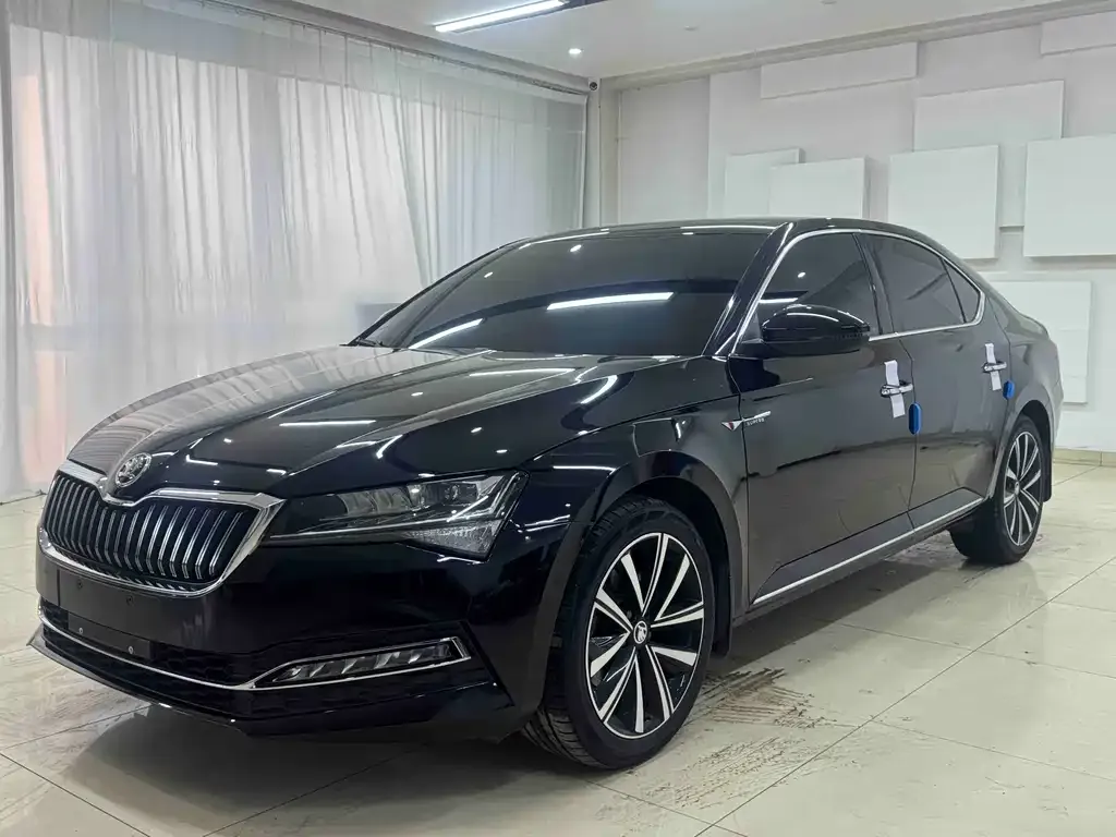 Skoda Superb — фото 1