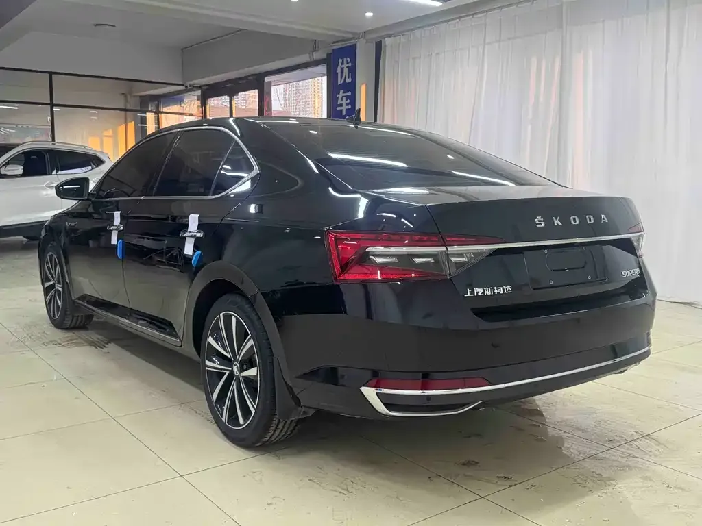 Skoda Superb — фото 5