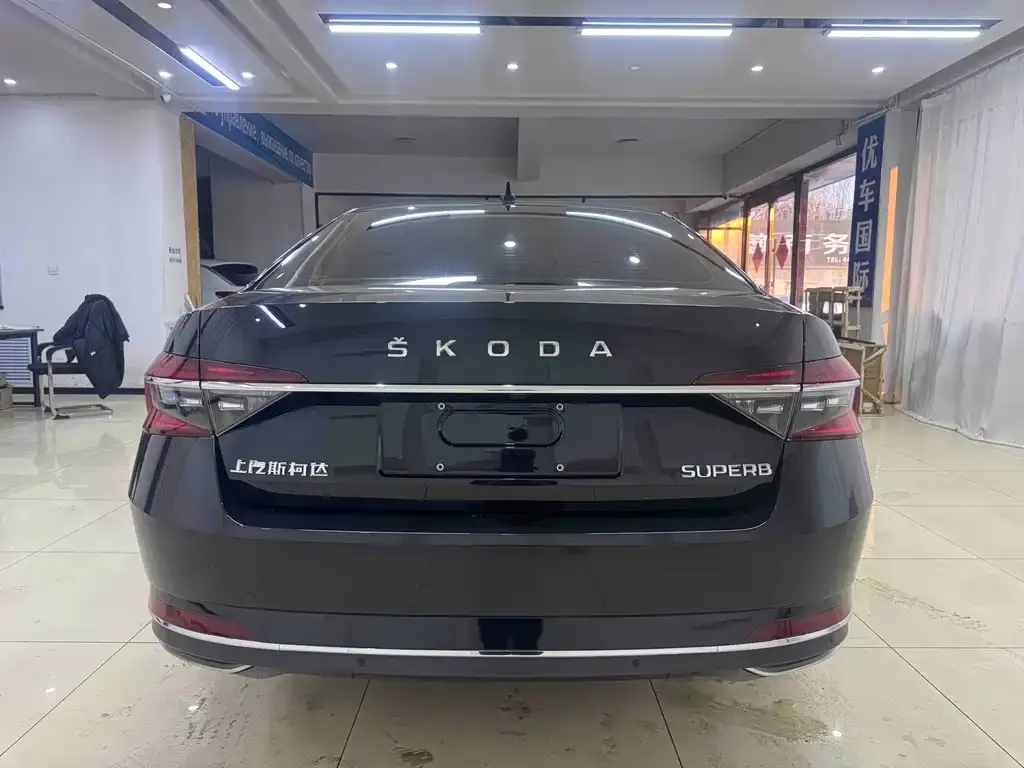 Skoda Superb — фото 2