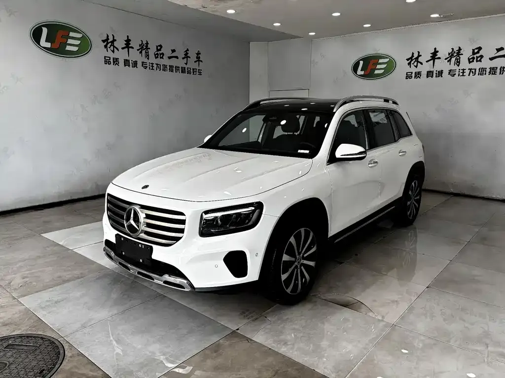 Mercedes-Benz GLB — фото 1