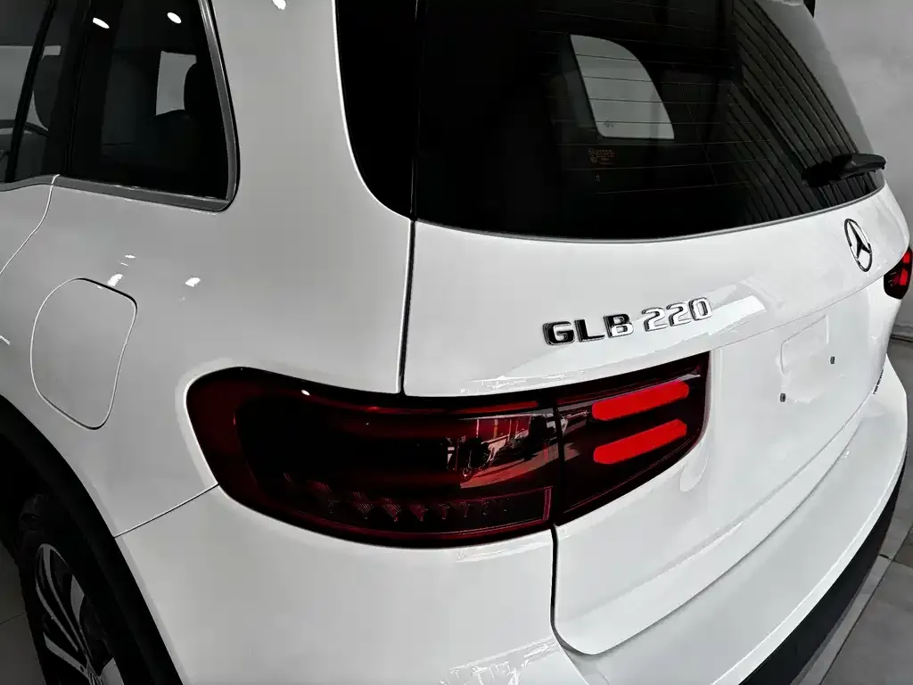 Mercedes-Benz GLB — фото 2