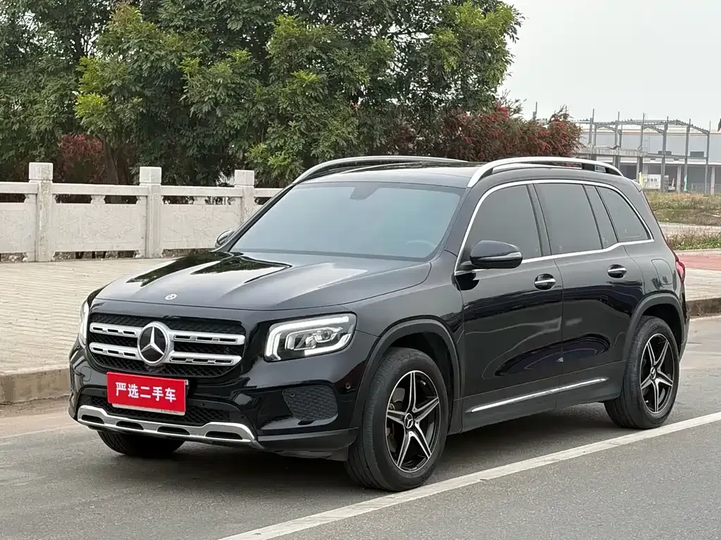 Mercedes-Benz GLB — фото 1
