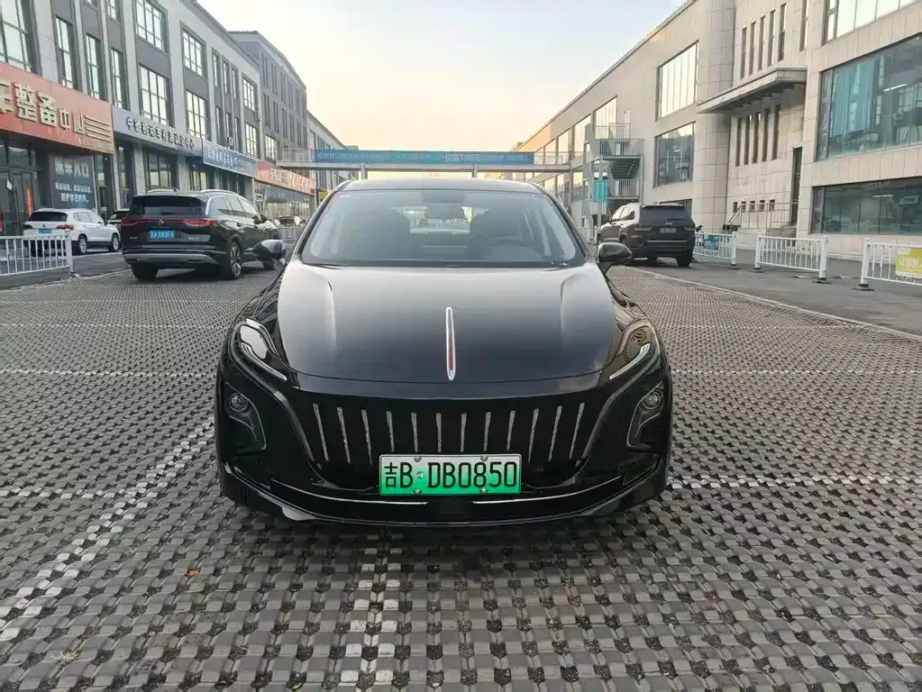 Hongqi E-QM5 — фото 1