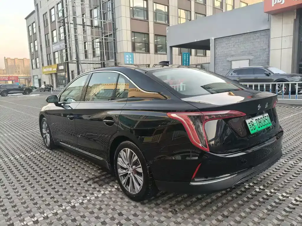 Hongqi E-QM5 — фото 9