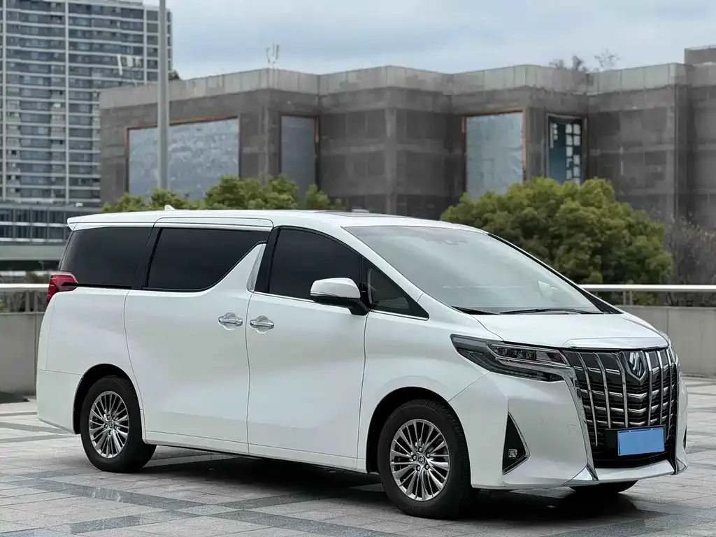 Toyota Alphard — фото 10