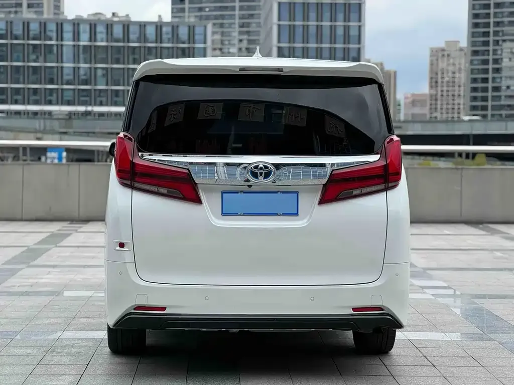 Toyota Alphard — фото 5