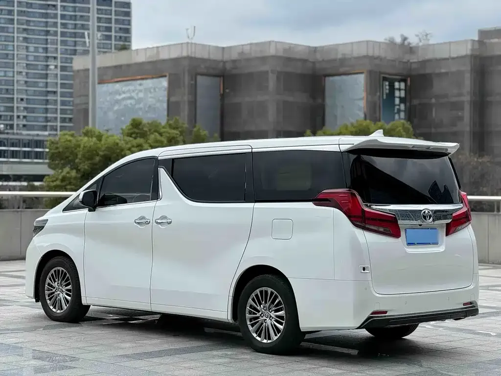 Toyota Alphard — фото 6