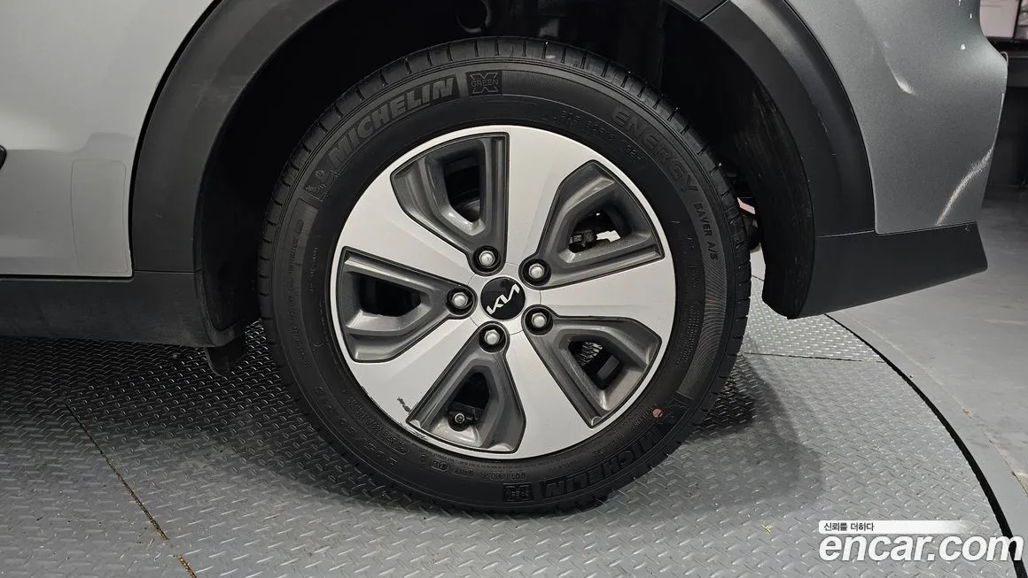 Kia Niro — фото 10