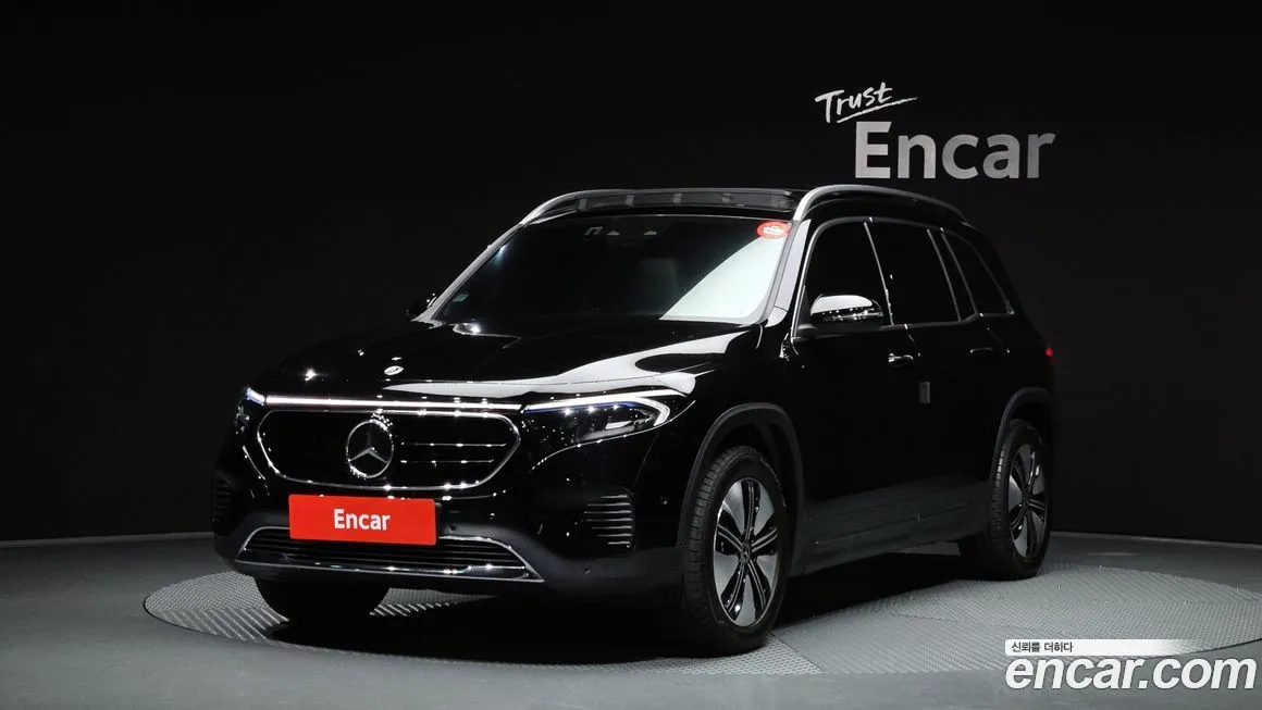 Mercedes-Benz EQB — фото 1