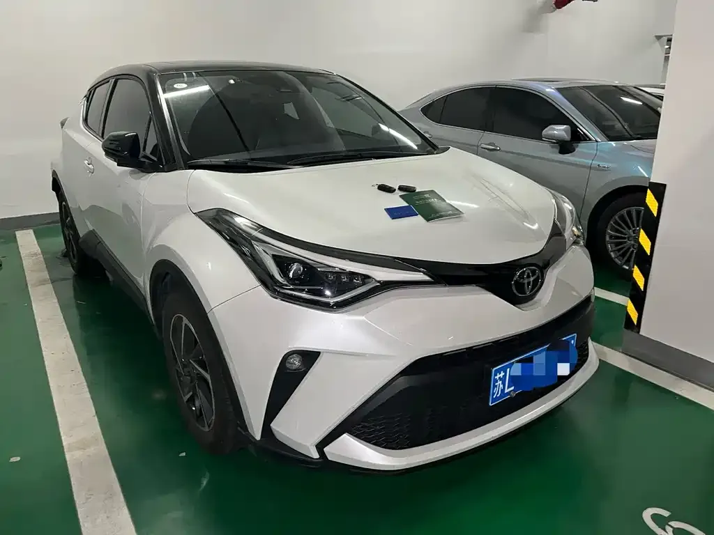 Toyota C-HR — фото 1