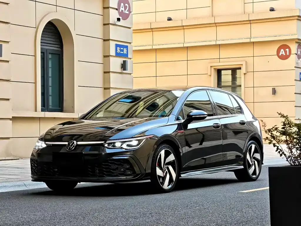 Volkswagen Golf GTI — фото 1