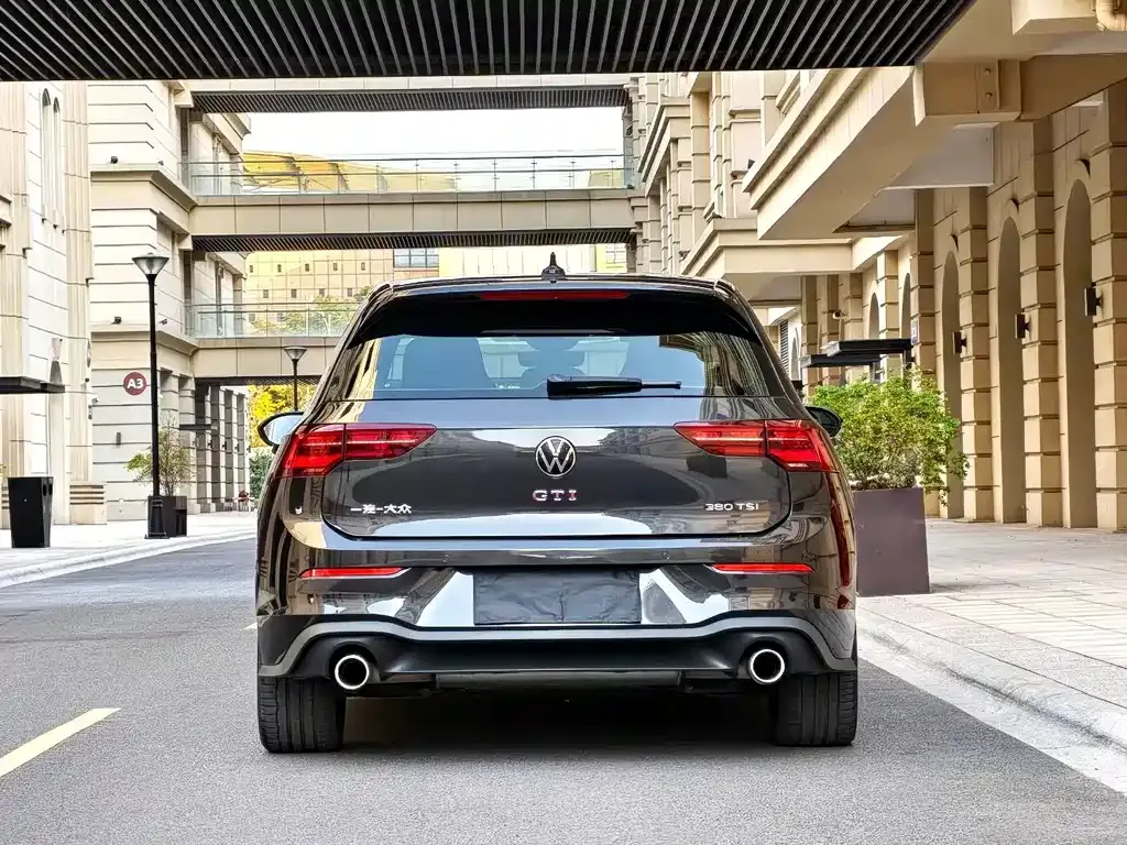 Volkswagen Golf GTI — фото 8