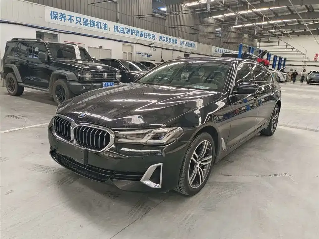 BMW 5 Series — фото 1