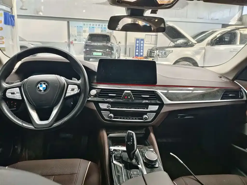 BMW 5 Series — фото 10