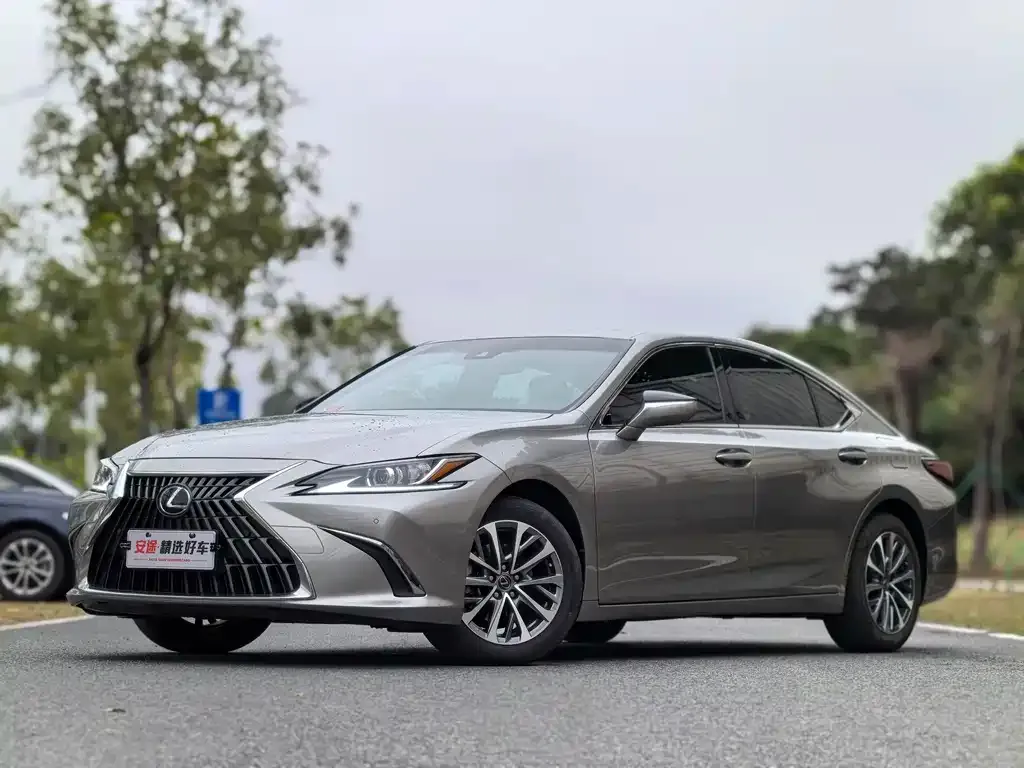 Lexus ES — фото 1