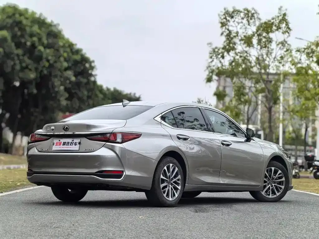 Lexus ES — фото 10