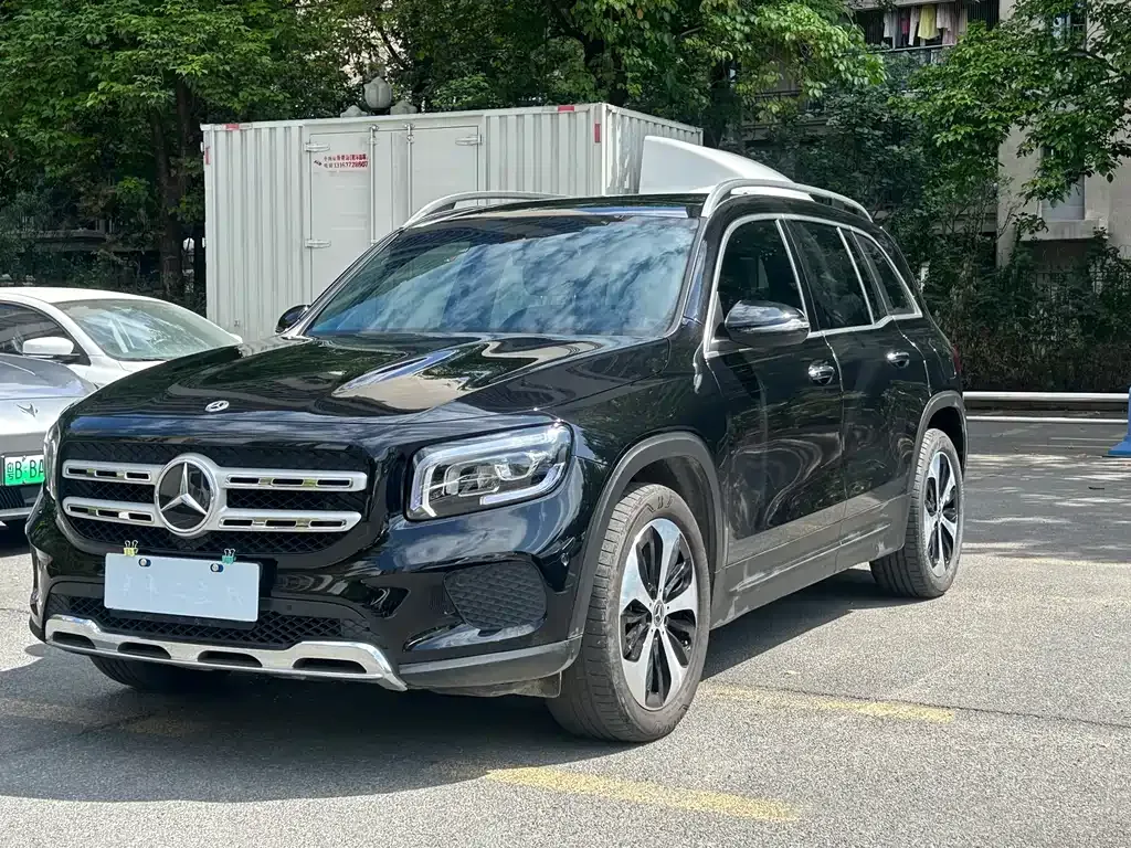 Mercedes-Benz GLB — фото 1