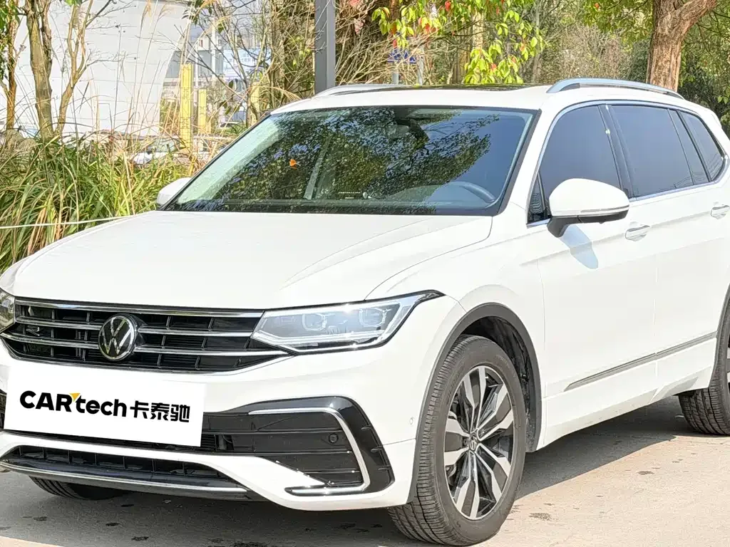 Volkswagen Tiguan L — фото 1
