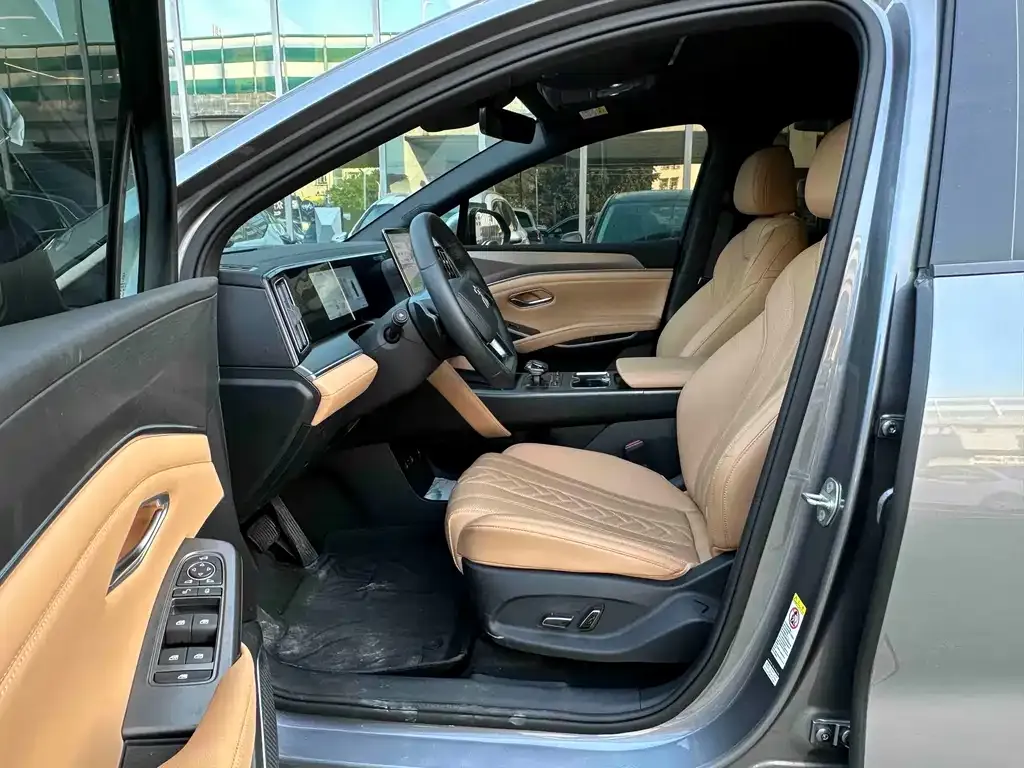 BYD L DM-i — фото 7