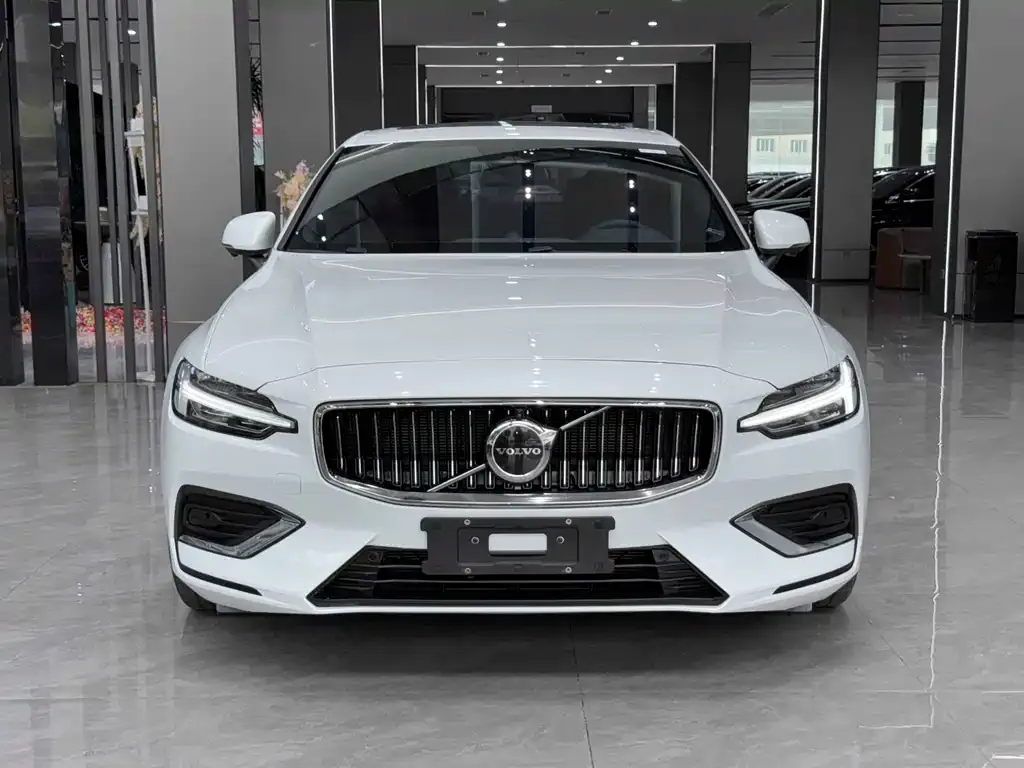 Volvo S60 — фото 4