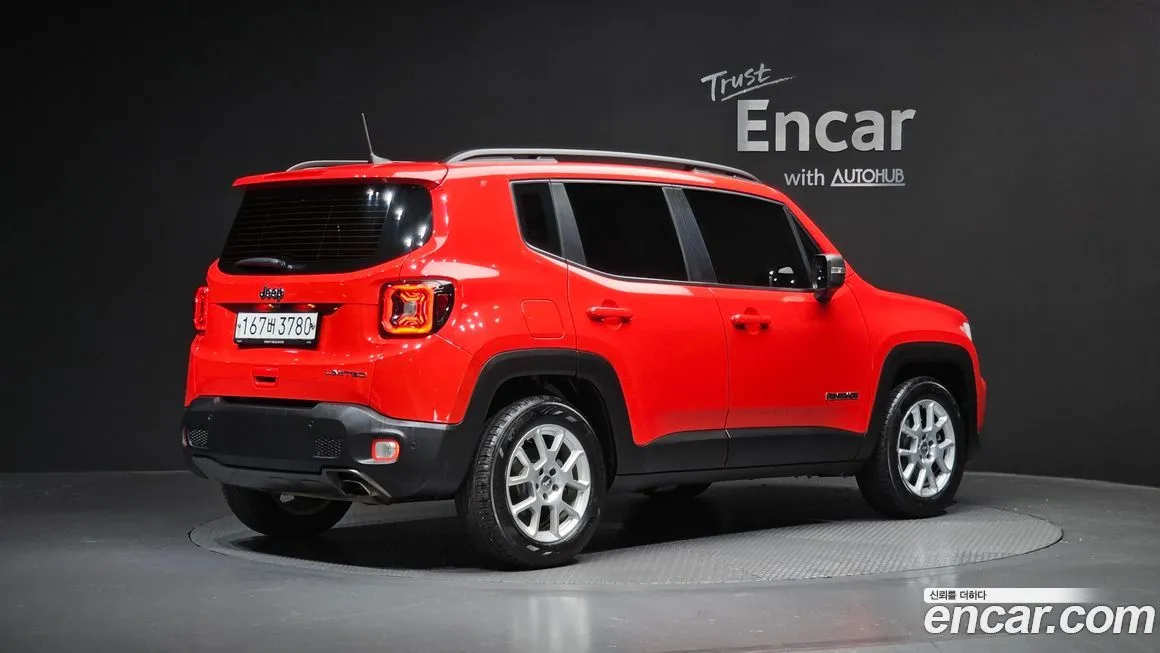 Jeep Renegade — фото 8