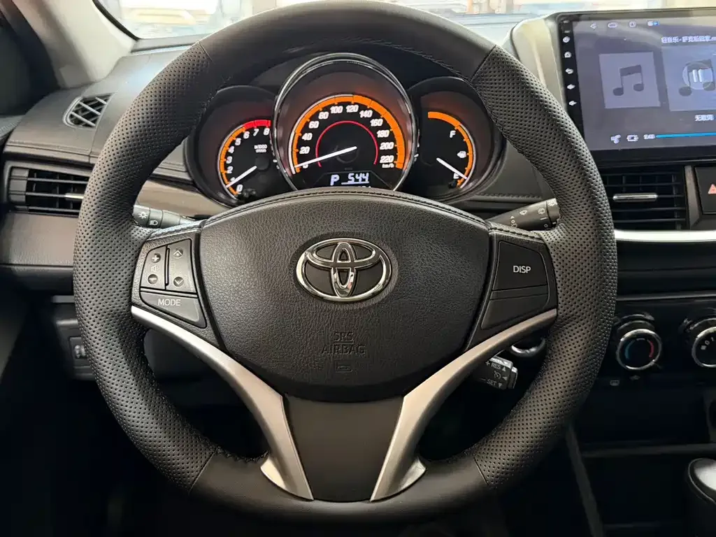 Toyota Yaris L — фото 6