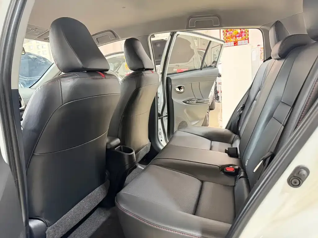 Toyota Yaris L — фото 10
