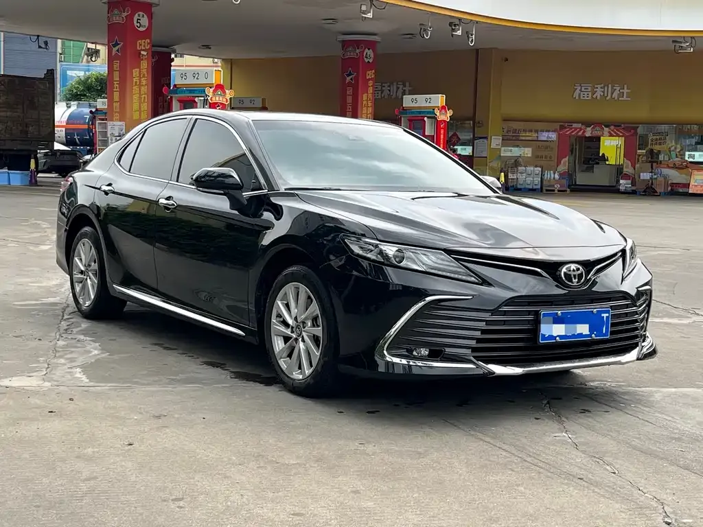 Toyota Camry — фото 7