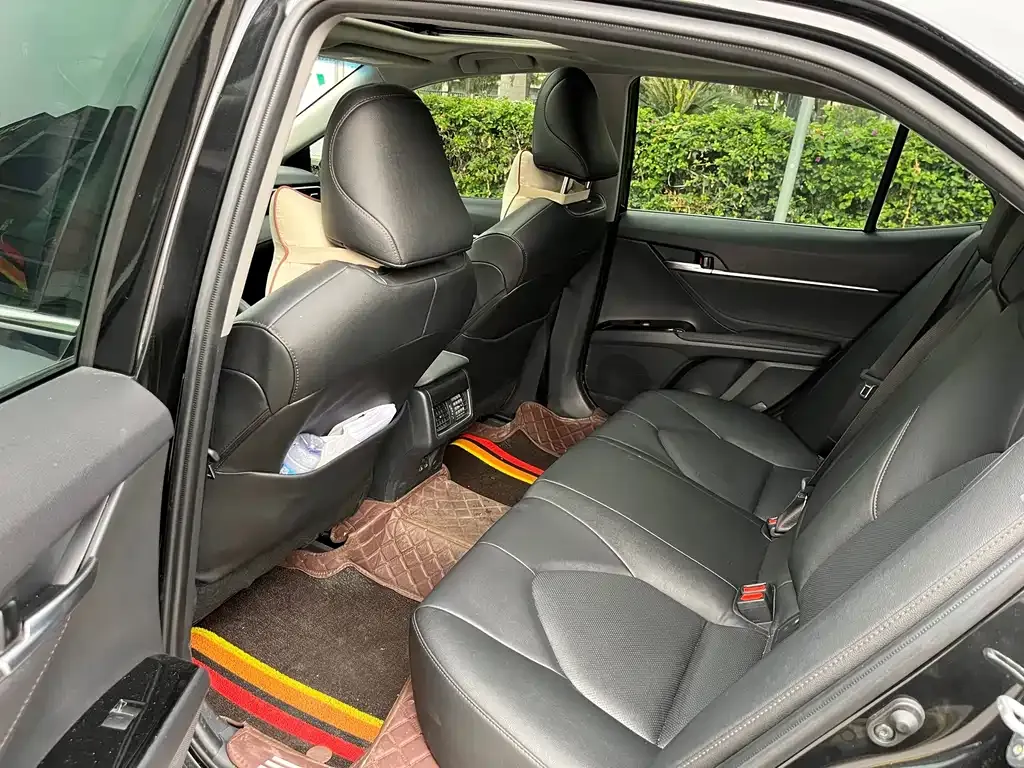 Toyota Camry — фото 5