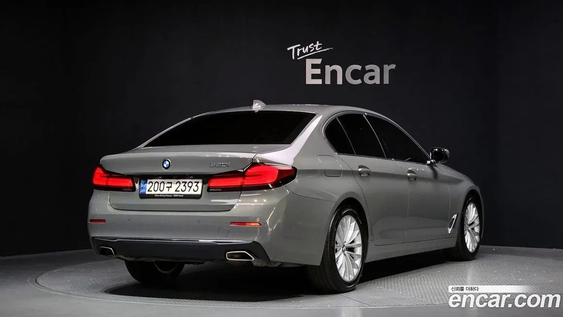 BMW 5-Series — фото 10